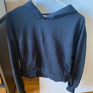 Black cropped sweatshirt